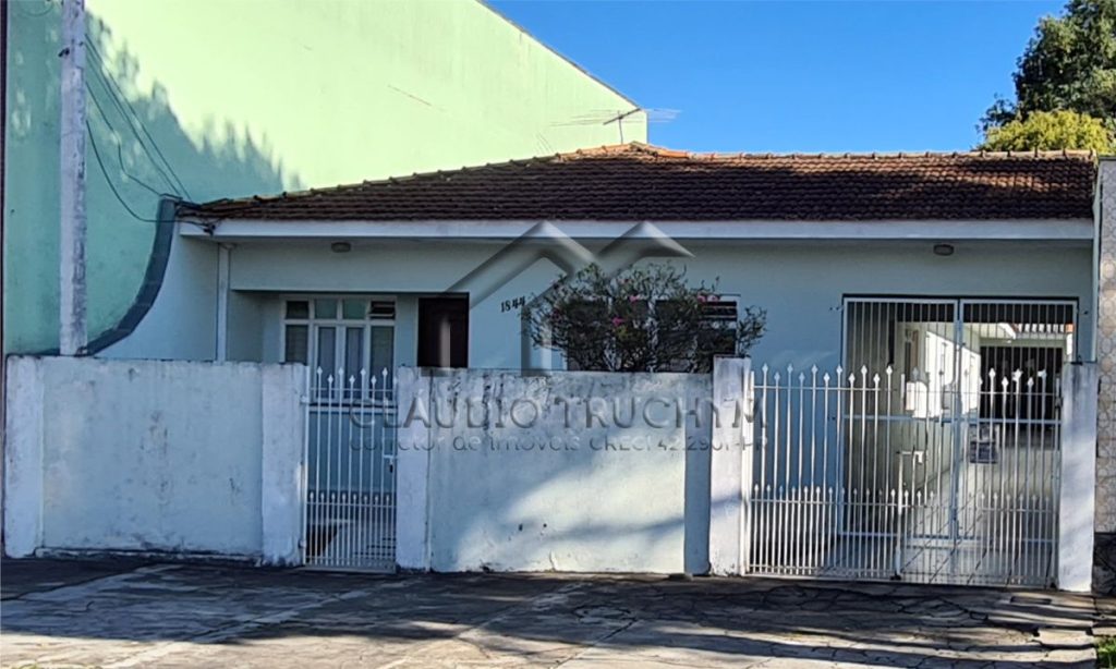 Casa a venda em São José dos Pinhais, 3 quartos e com 210 m² de área construída.