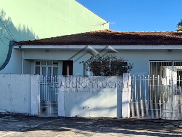 Casa a venda em São José dos Pinhais, 3 quartos e com 210 m² de área construída.